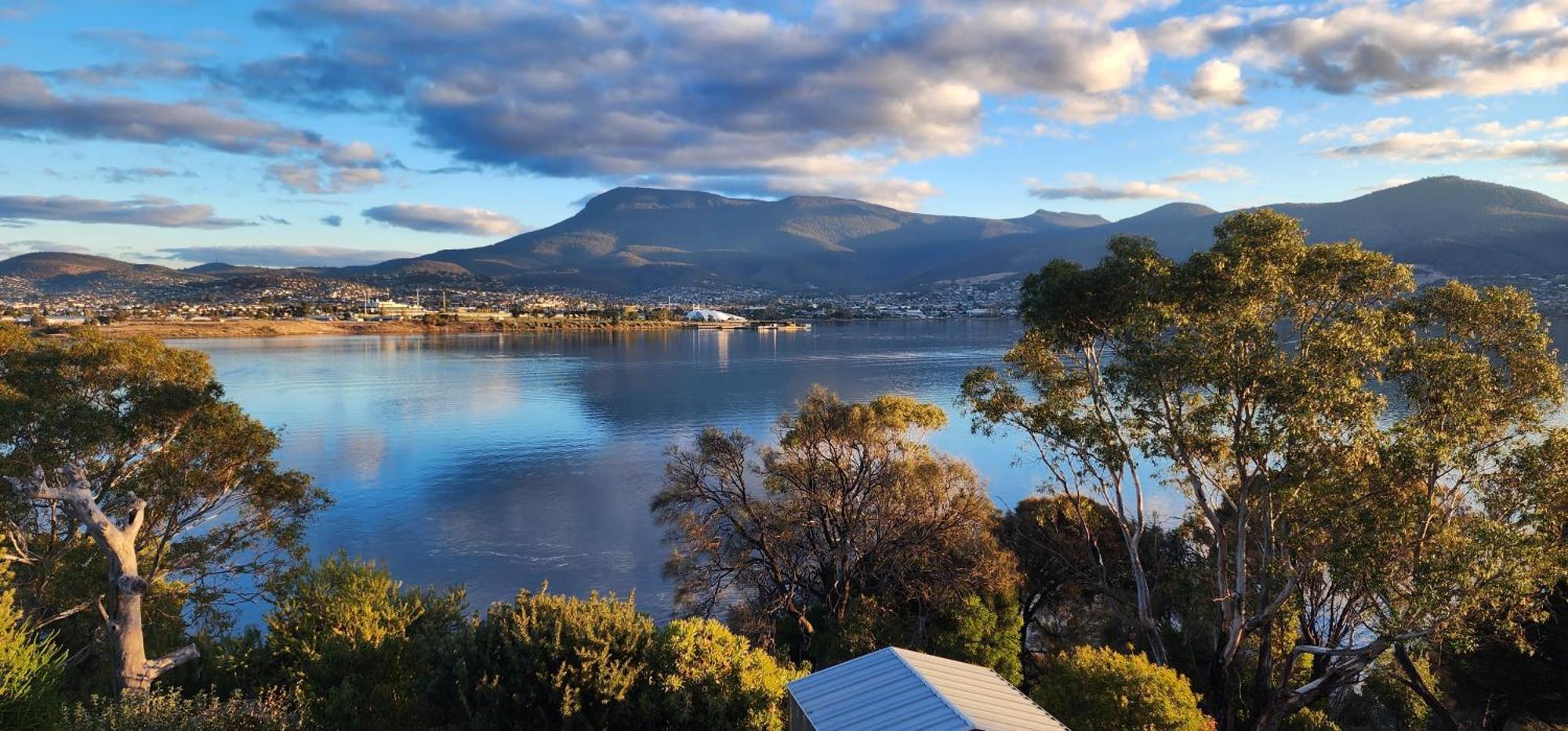 Waterfront Abode - 2 Bedrooms Hobart Esterno foto